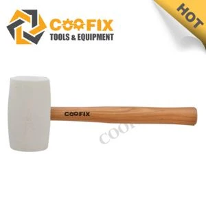 Maillet en caoutchouc, manche en bois 1